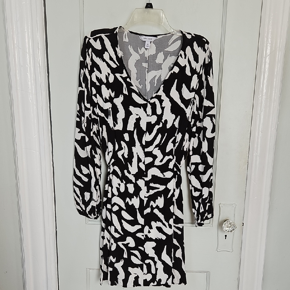 NINE WEST Long Sleeve V- Neck Black and White Patterned Dress-XXL